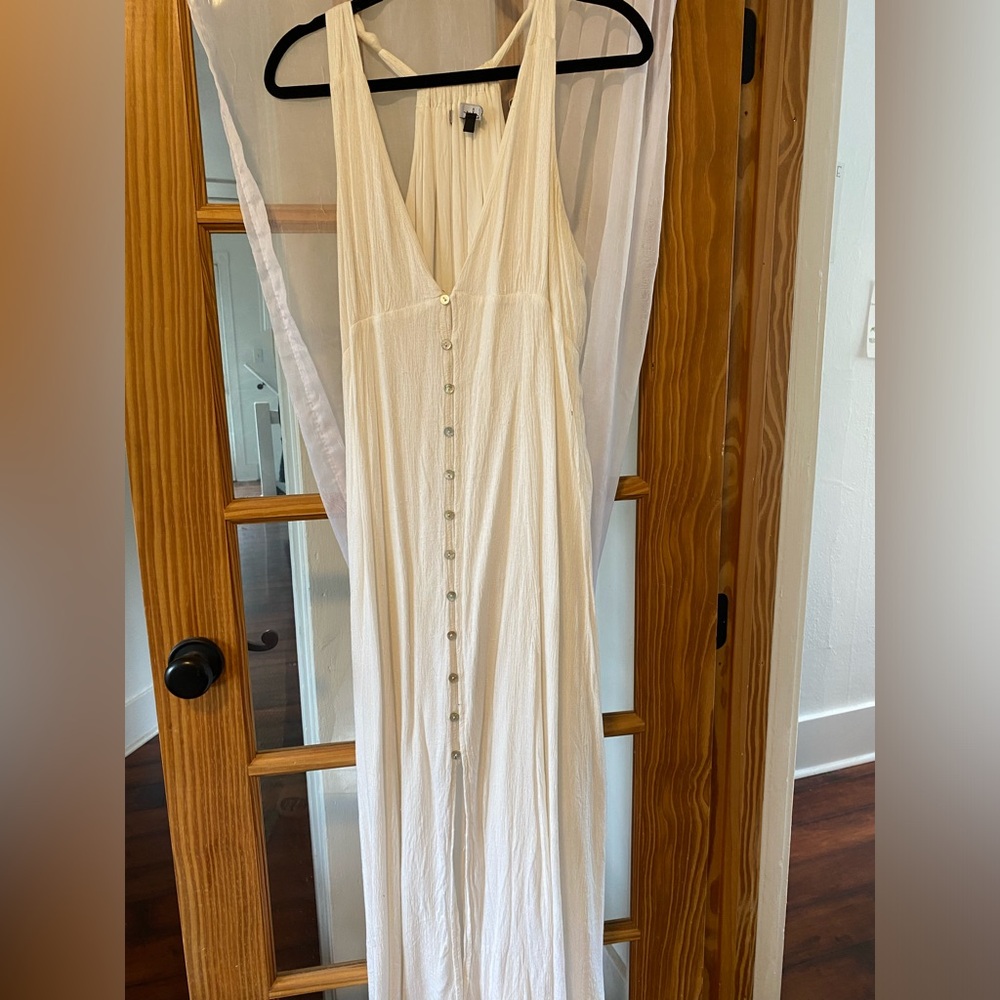 White button down fitted dress 🤍
